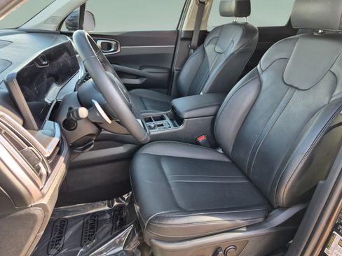 Used 2025 Kia Sorento EX w/ EX Panoramic Sunroof Package FWD image 21