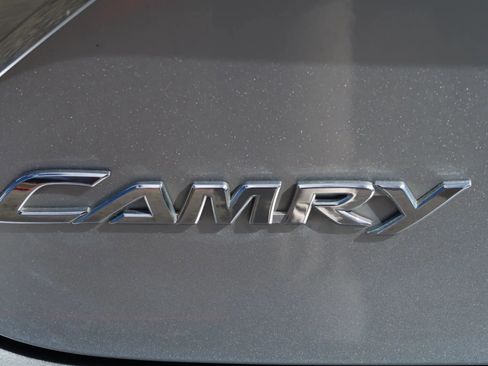 Used 2016 Toyota Camry LE FWD image 9