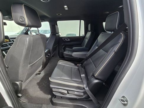 Used 2023 Chevrolet Suburban Premier image 18