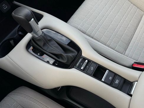 Certified 2023 Honda HR-V LX image 27