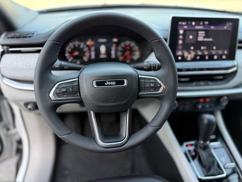 Used 2023 Jeep Compass Latitude w/ Convenience Group AWD/4WD image 6