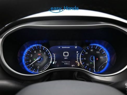 Used 2025 Chrysler Pacifica Select FWD image 9