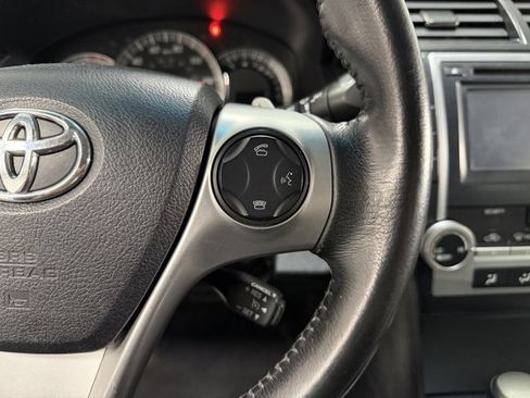 Used 2014 Toyota Camry SE image 14