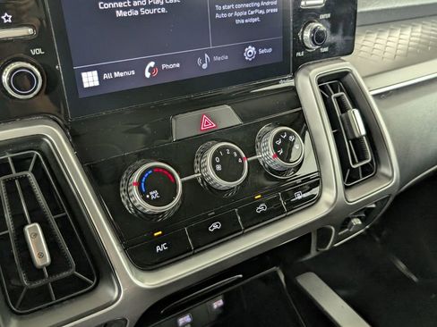 Used 2021 Kia Sorento LX image 16