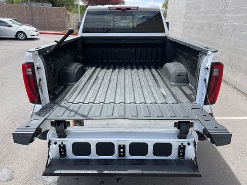 Used 2025 GMC Sierra 3500 Denali w/ Denali Reserve Package AWD/4WD image 31