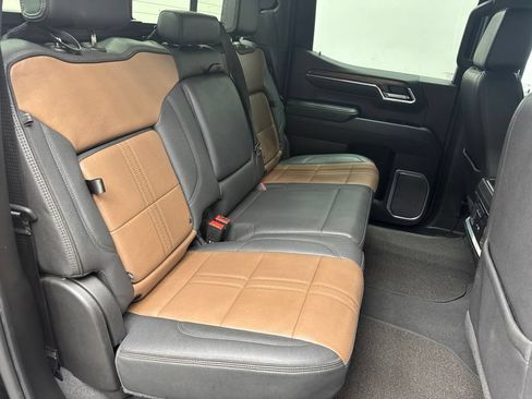 Used 2023 Chevrolet Silverado 1500 High Country w/ Technology Package AWD/4WD image 21