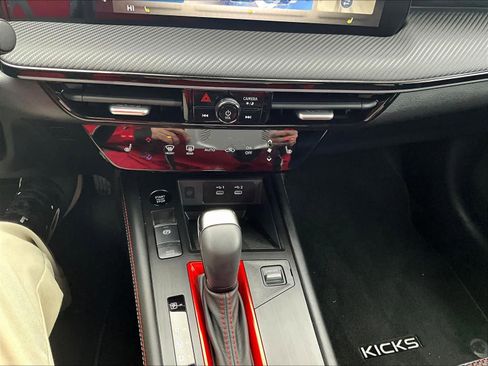 Used 2025 Nissan Kicks SR w/ SR Premium Package image 26