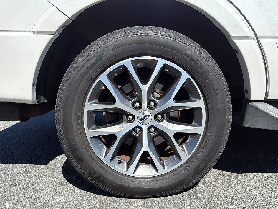 Used 2017 Ford Expedition XLT w/ Equipment Group 202A RWD image 25