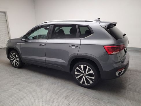 Used 2023 Volkswagen Taos SE FWD image 3