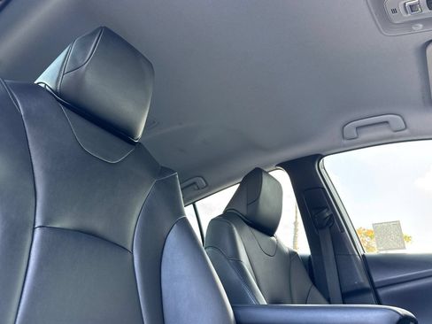 Used 2021 Toyota Prius XLE AWD/4WD image 17