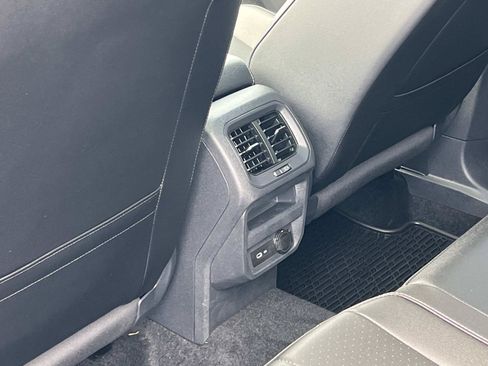 Certified 2023 Volkswagen Tiguan SE FWD image 23