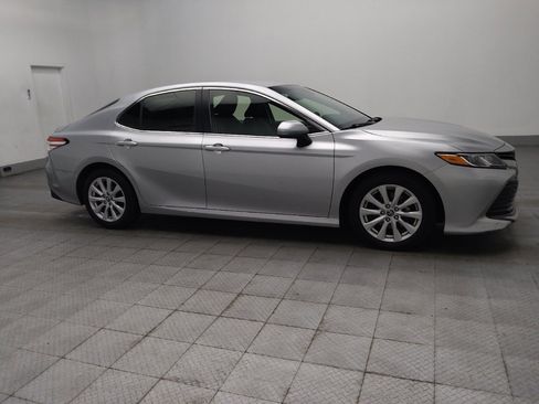 Used 2018 Toyota Camry LE image 11