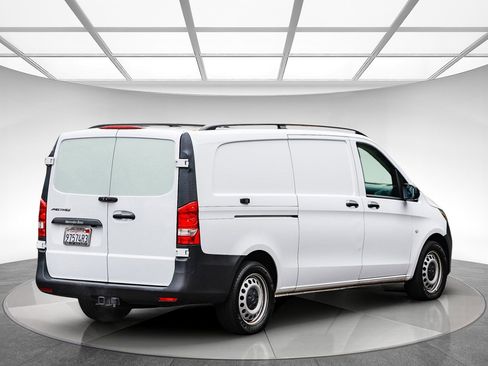 Used 2022 Mercedes-Benz Metris image 4