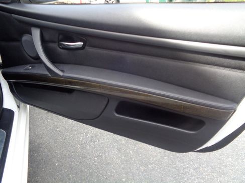 Used 2013 BMW 335i Convertible RWD image 30