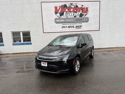 New 2027 Chrysler Pacifica Select w/ Family Tech Group
