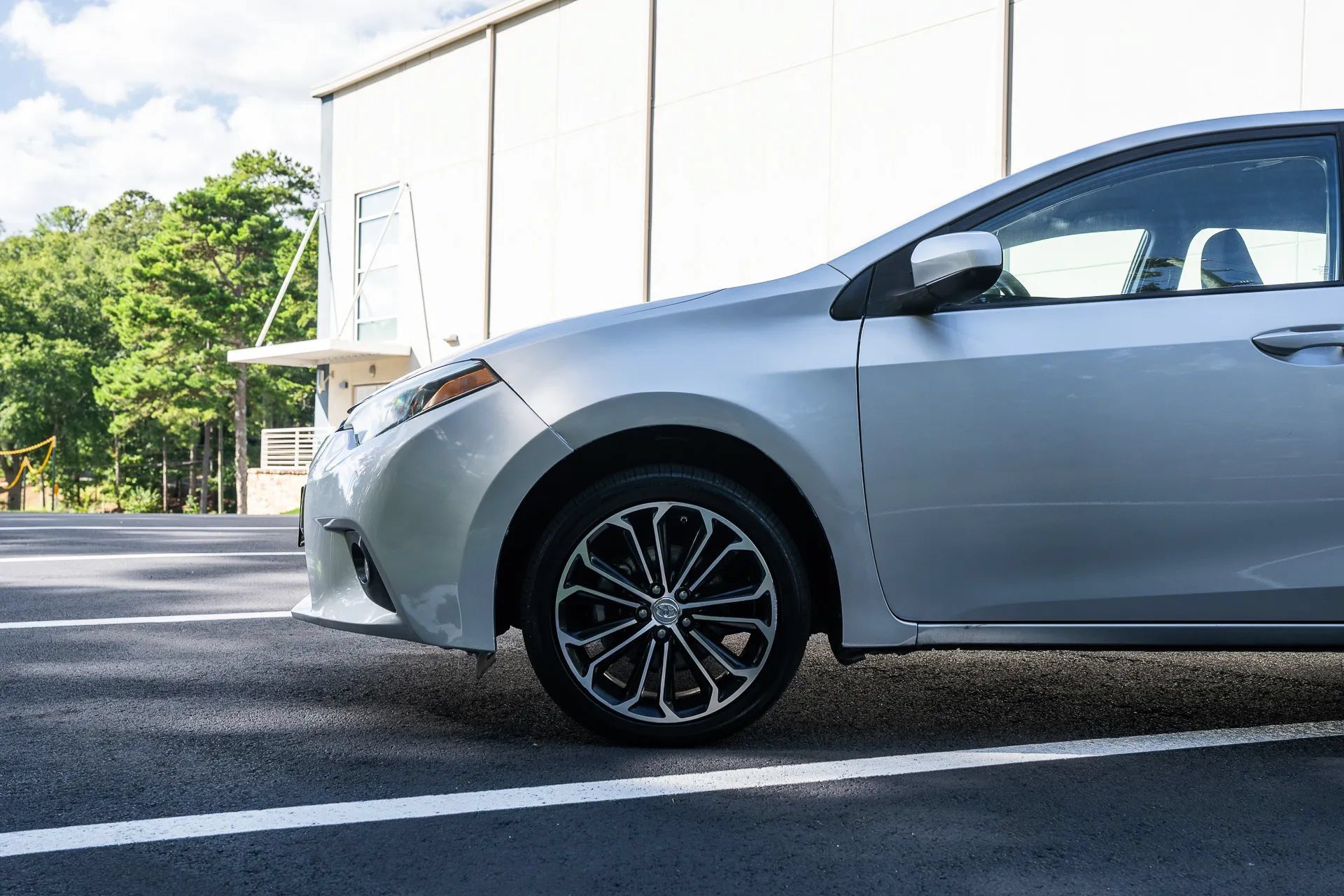 Used 2016 Toyota Corolla LE FWD image 3