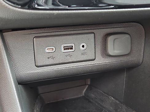 Used 2023 Buick Encore GX Select w/ Sport Touring Package FWD image 23