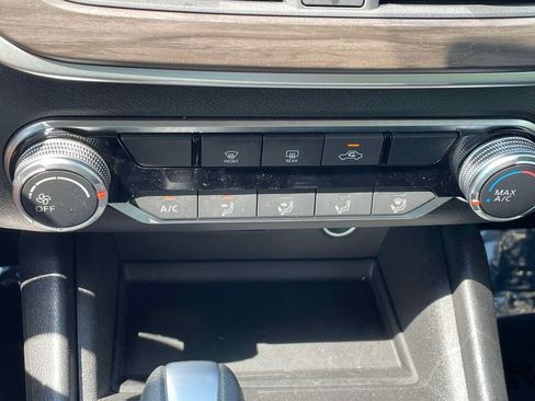 Used 2025 Nissan Altima 2.5 SV FWD image 27