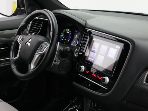 Used 2022 Mitsubishi Outlander LE AWD/4WD image 44