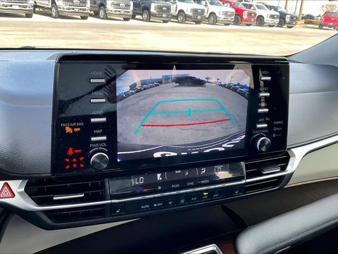 Used 2022 Toyota Sienna XLE image 25