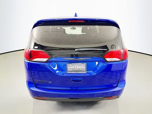 Used 2020 Chrysler Pacifica Touring w/ S Appearance Package FWD image 6