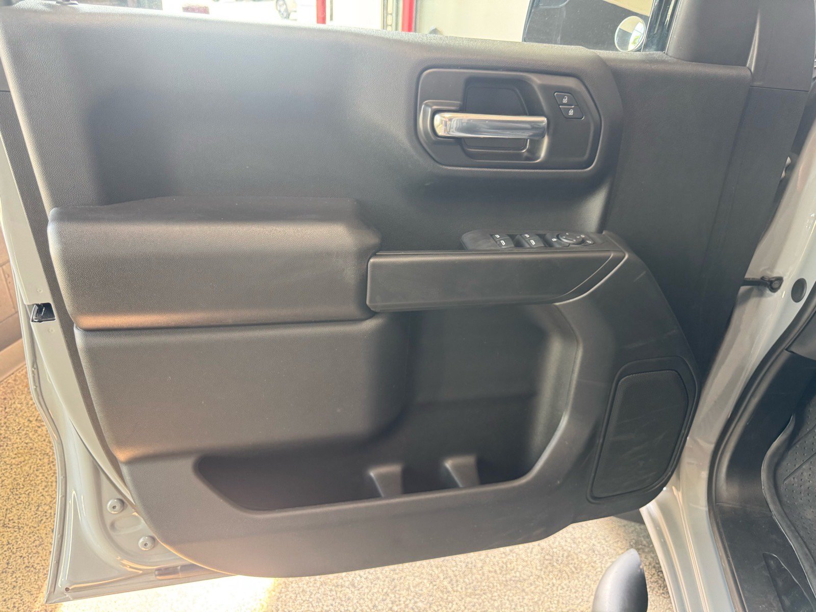 Used 2025 Chevrolet Silverado 1500 Custom w/ Turbomax Blackout Package AWD/4WD image 15