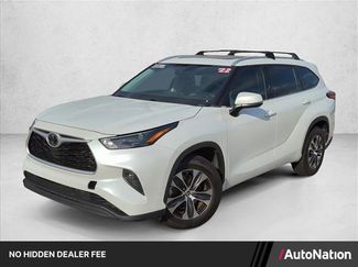Used 2022 Toyota Highlander XLE FWD video 1