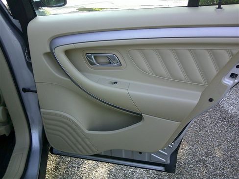 Used 2013 Ford Taurus SEL FWD image 18