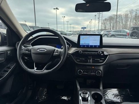 Used 2020 Ford Escape Titanium image 22