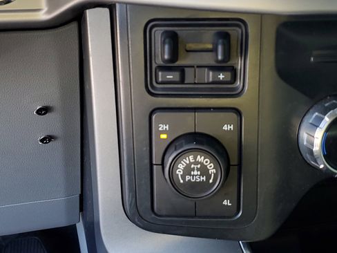 Used 2022 Ford F150 XLT w/ Equipment Group 302A High image 11