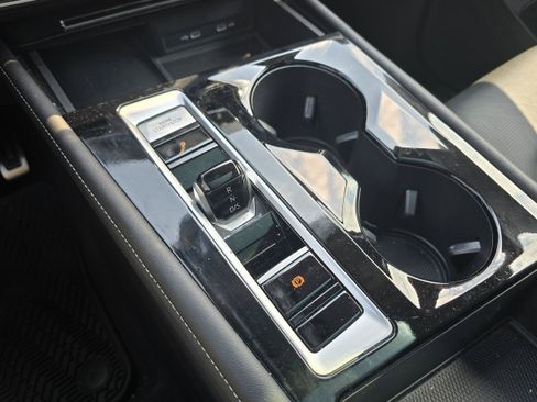 Used 2024 Volkswagen Atlas SEL Premium R-Line image 21