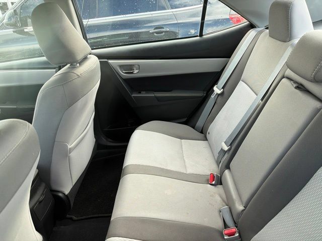 Used 2017 Toyota Corolla LE w/ Carpet Mat Package (TMS) FWD image 31
