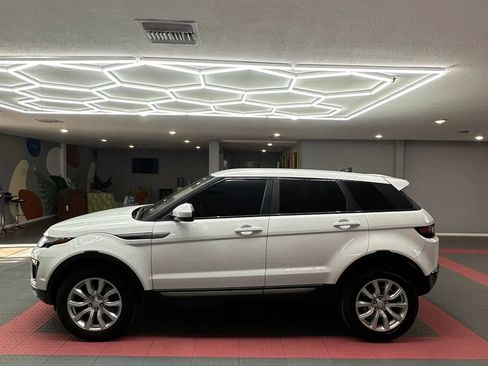 Used 2019 Land Rover Range Rover Evoque SE AWD/4WD image 3
