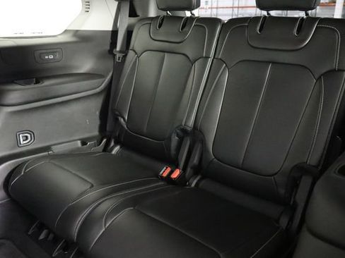 Used 2023 Jeep Grand Cherokee L Limited AWD/4WD image 17