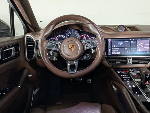 Used 2020 Porsche Cayenne Turbo AWD/4WD image 21