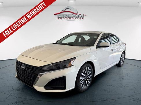 Used 2024 Nissan Altima 2.5 SV w/ SV Premium Package FWD image 4