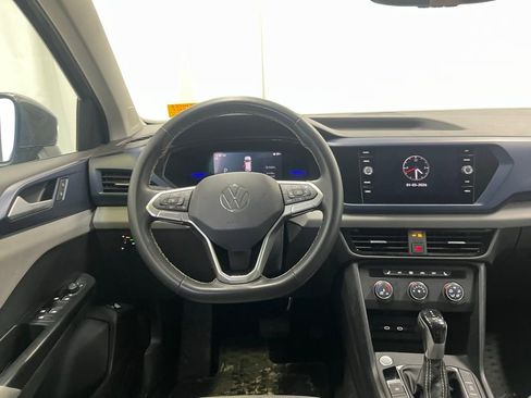 Certified 2022 Volkswagen Taos SE w/ Panoramic Sunroof Package image 19