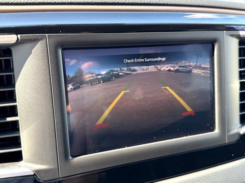 Used 2023 Chrysler Voyager LX image 28