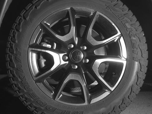 Used 2025 Jeep Compass Trailhawk AWD/4WD image 12
