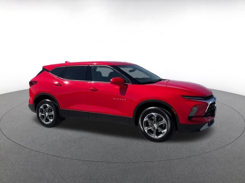 Used 2025 Chevrolet Blazer LT FWD image 2