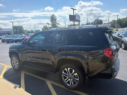 Used 2025 Toyota 4Runner Limited AWD/4WD image 19