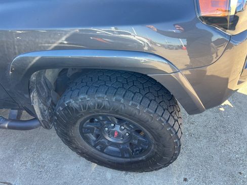 Used 2022 Toyota 4Runner SR5 Premium image 4