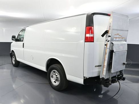 Used 2019 Chevrolet Express 3500 w/ Driver Convenience Package RWD image 7