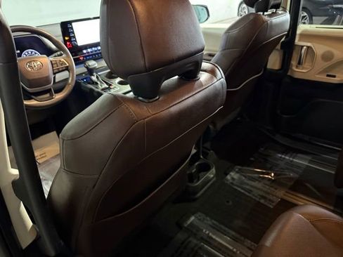 Used 2021 Toyota Sienna Platinum image 30