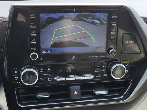 Used 2020 Toyota Highlander Limited FWD image 28