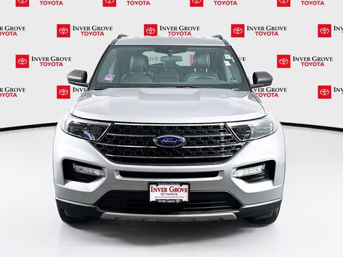 Used 2020 Ford Explorer XLT w/ Equipment Group 202A AWD/4WD image 2