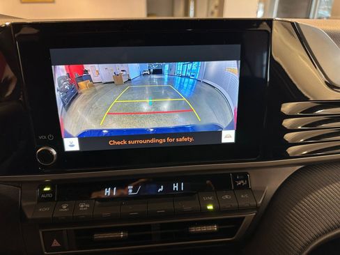 Used 2025 Toyota Camry SE image 17