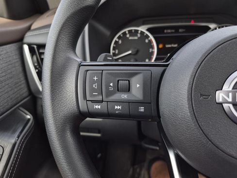 Used 2022 Nissan Rogue SV FWD image 18