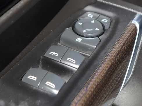 Used 2022 Chevrolet Silverado 1500 LT RWD image 16