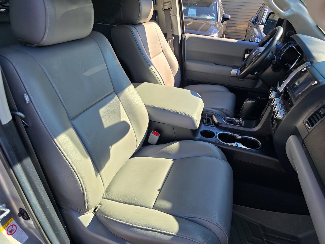 Used 2020 Toyota Sequoia Limited w/ Safety & Convenience Package AWD/4WD image 40